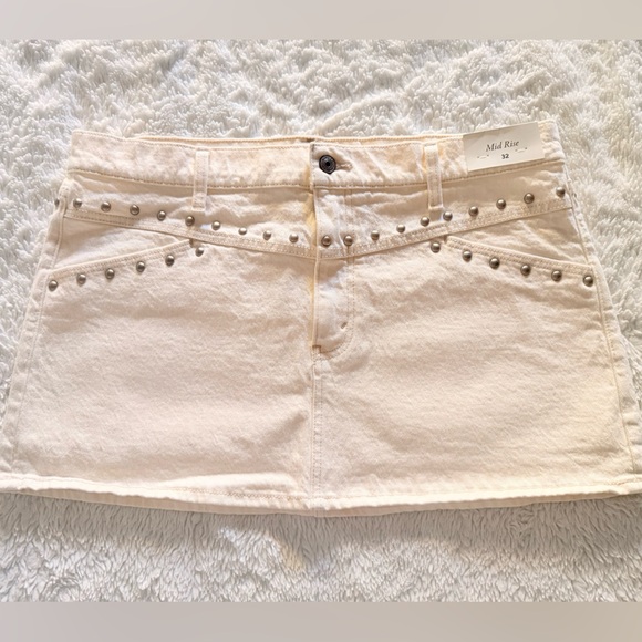 Abercrombie & Fitch Dresses & Skirts - Abercrombie & Fitch Cream Studded Mini Skirt